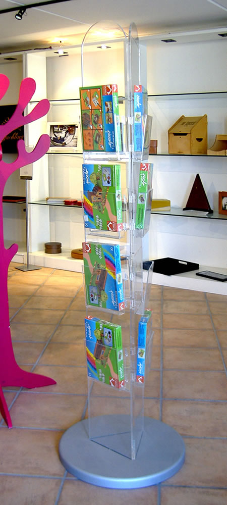 totem con tasche plexiglass